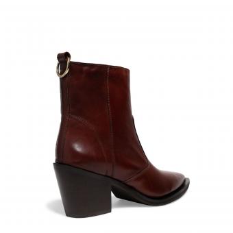 BOTA 04C5.3F1B BICO FINO CANO BAIXO ARGOLA ATRÁS SANTA LOLLA