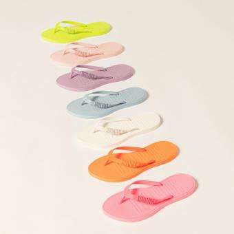 CHINELO 086A.4C47 BORRACHA ALTO RELEVO FEM SANTA LOLLA