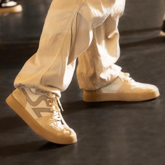 TENIS 0895.4EAF COURO E CAMURÇA NUDE SANTA LOLLA