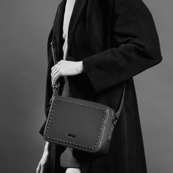 BOLSA 0470.48D6 COURO QUADRADA COM TAXAS SANTA LOLLA